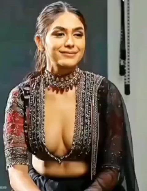 Mrunal Thakur, unseen boobs and horny expressions