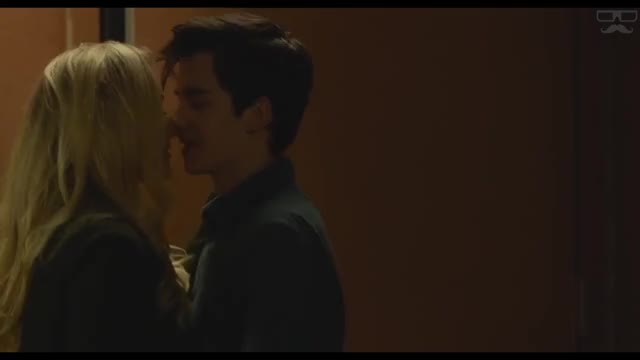 Time Freak / Kiss Scene (Sophie Turner and Asa Butterfield)