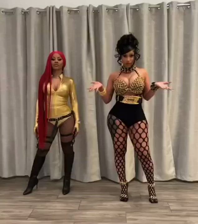 Cardi looking super Sexy