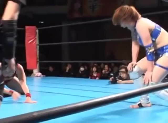 華名vs里村明衣子　Kana VS Meiko Satomura - 2-13-2011 (Triple Tails Osaka