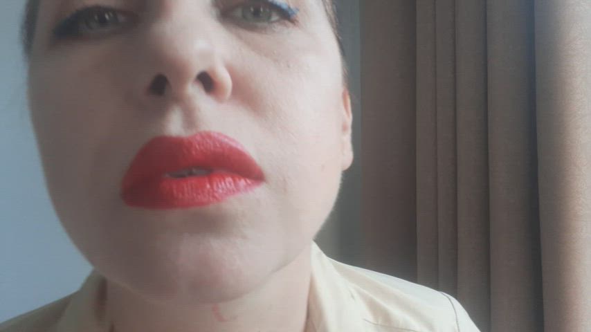 Do you like my red lips?