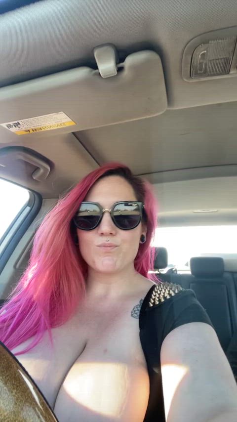 Just your favorite boob cruising bitty, out patrolling the city 😎