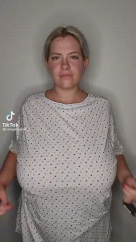 big tits busty huge tits jiggling t-shirt tiktok tik-tok twerking clip