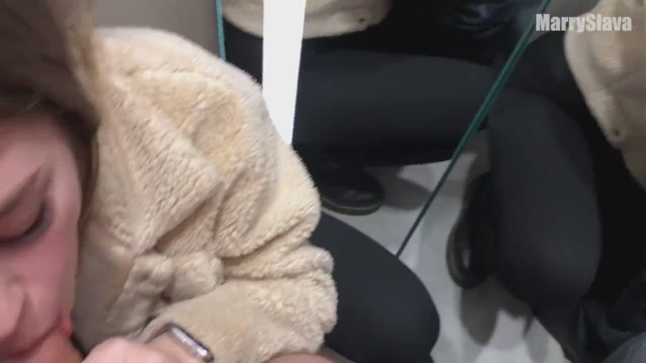Russian teen deepthroats in public changing room ending with throatpie