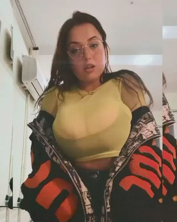Big Tits Curvy Model clip