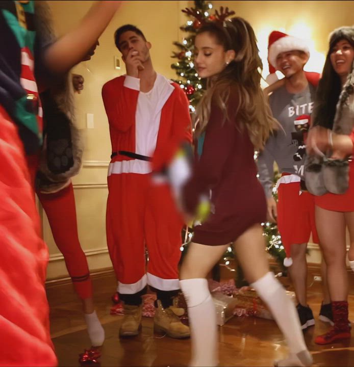 Ariana Grande Legs Loop clip