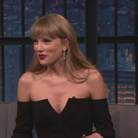 Celebrity Cleavage Taylor Swift clip