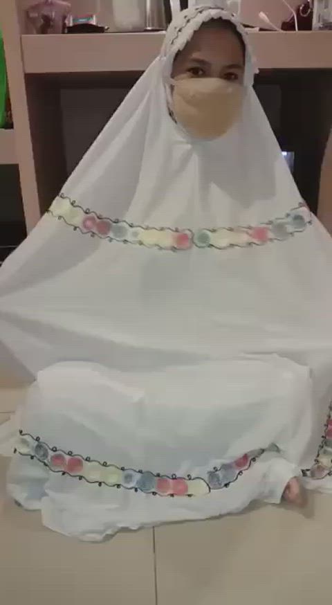 asian hijab indo indonesian malaysian solo undressing clip