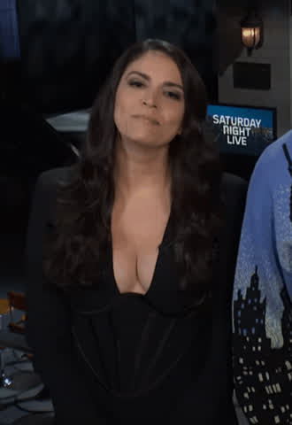 Cecily Strong brought her plots back to SNL