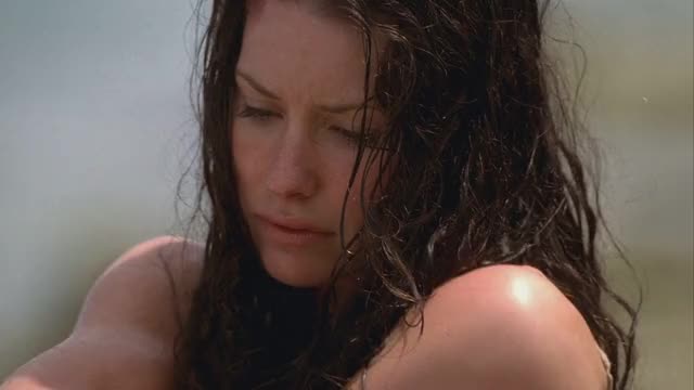 Evangeline Lily flashing her pits in Lost.S01E02