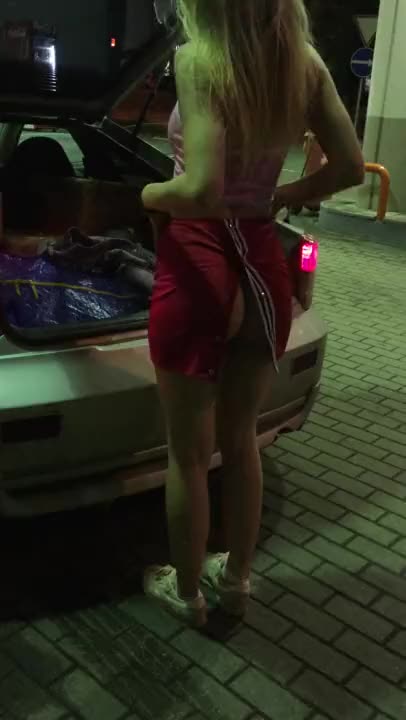 Upskirt flashing ass in the gas station