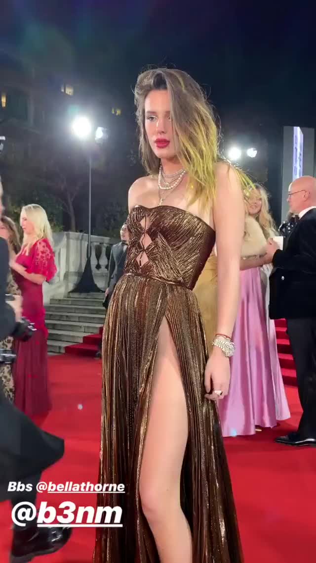 Bella Thorne clip