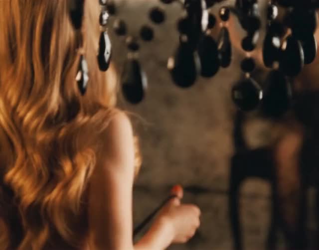Amanda Seyfried naked in Chloe