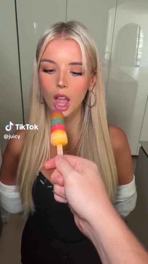 babe blonde gagging loop sexy sucking thot tiktok clip