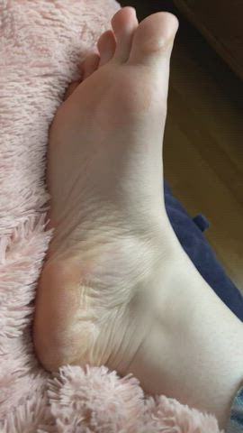 feet slut spanking clip