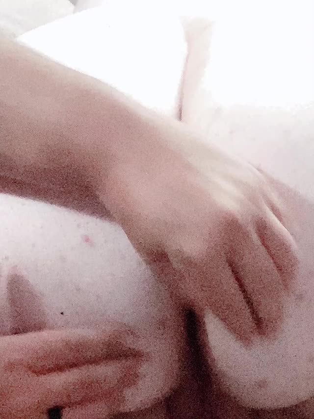 Anal beads coming out of my lubed up ass ??