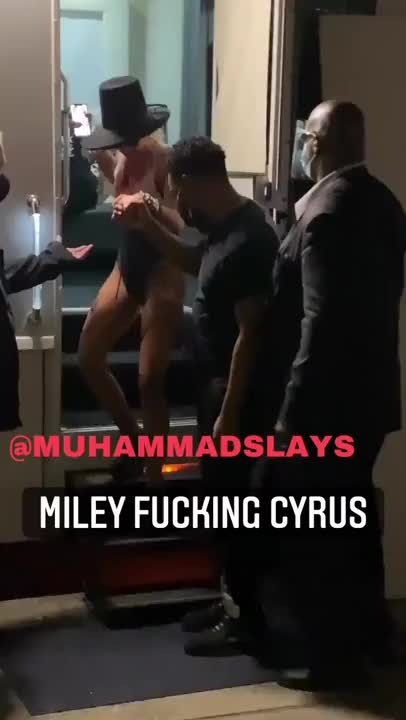 Miley spanking herself while leaving the set of her new video. "Look at that