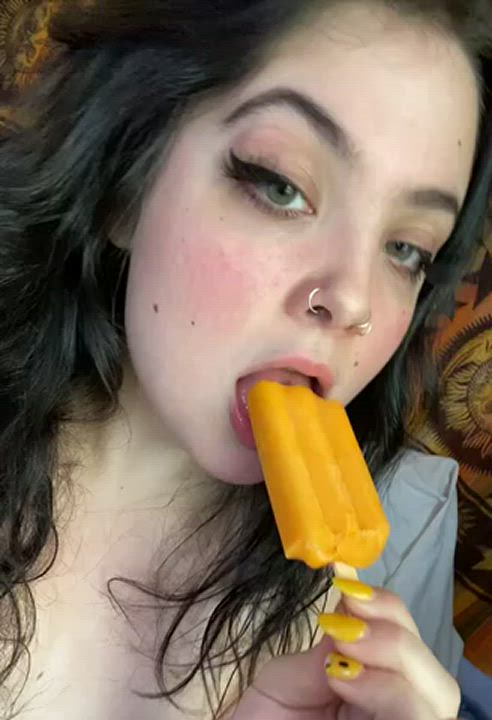 i love sucking on popsicles ?