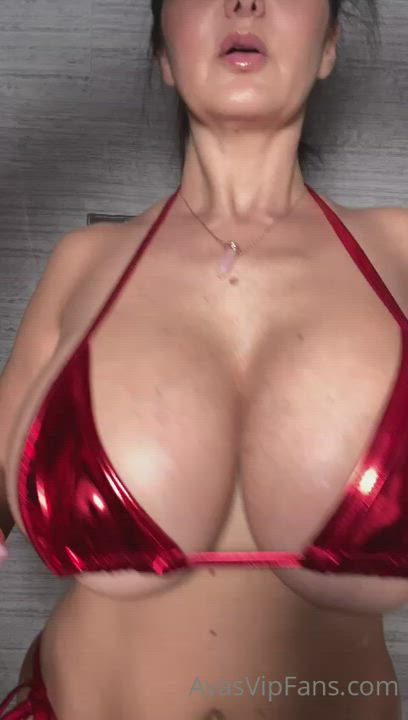 Big Tits Bikini Huge Tits MILF Tease clip