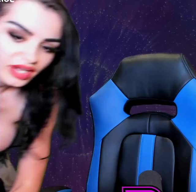 Twitch streamer Paige [3 MIC]