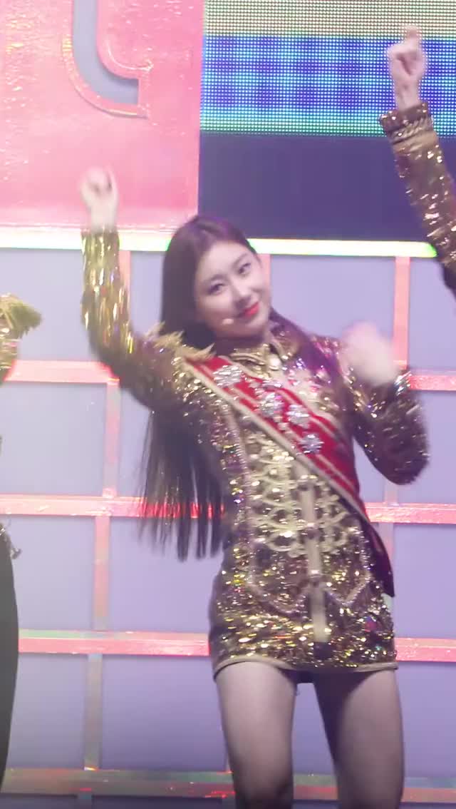 ITZY - Chaeryeong 191130 6