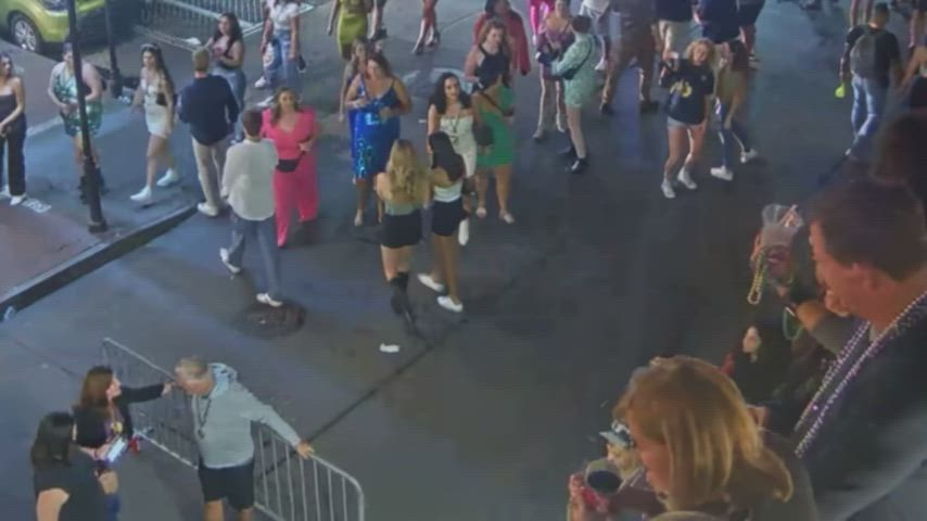 Group of women flashing tits on bourbon street on earthcam