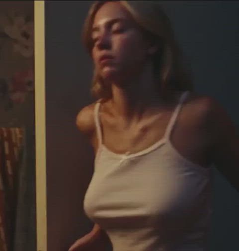 bouncing bouncing tits sydney sweeney clip