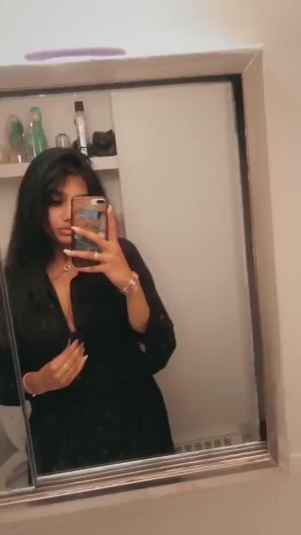 Beautiful NRI tamil babe showing her dark nipples (full video download link in comments)