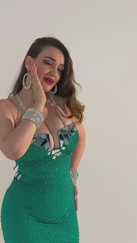 Amateur Arab Big Tits Dancing Homemade Natural Tits clip