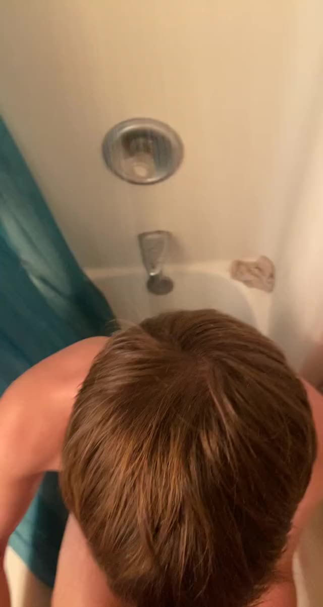 Twink sucking daddi in the shower shoet