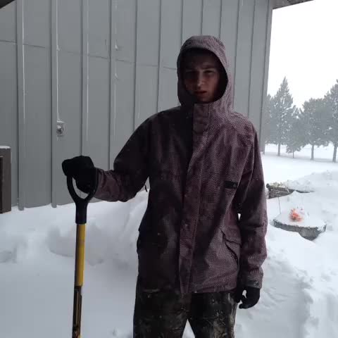 Just shoveling #winter (Kyle Connor, 2013-04-14, bF5zYa6A6Zz, 935276345305481216)