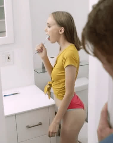 Blonde Sister Voyeur clip