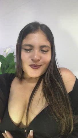 18 years old kiss latina long hair nails smile webcam clip