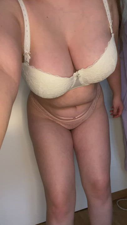 I finally built up the courage to show my chubby tummy… would you still fuck me?