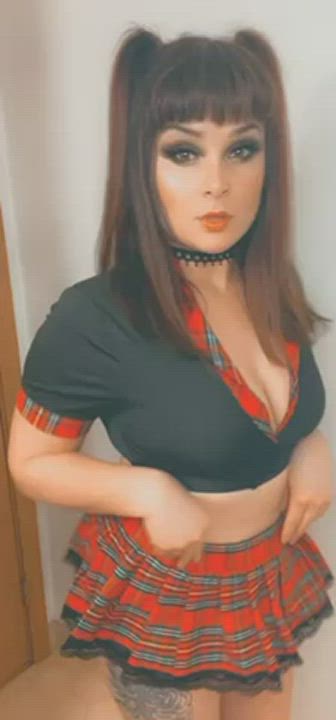This schoolgirl wants to get naughty with you 😈
