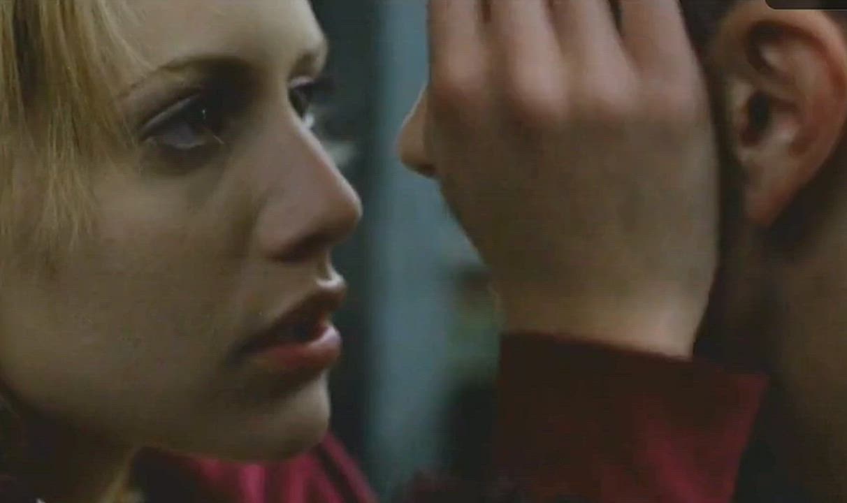 Brittany Murphy groped by Eminem in 8 Mile