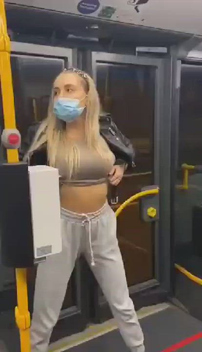 Flashing Girlfriend Public clip