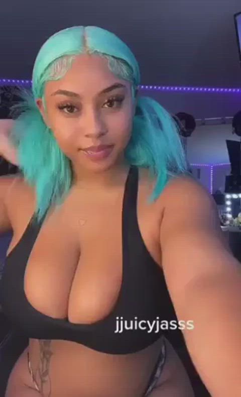 big tits cute ebony flashing reveal sports bra tease clip