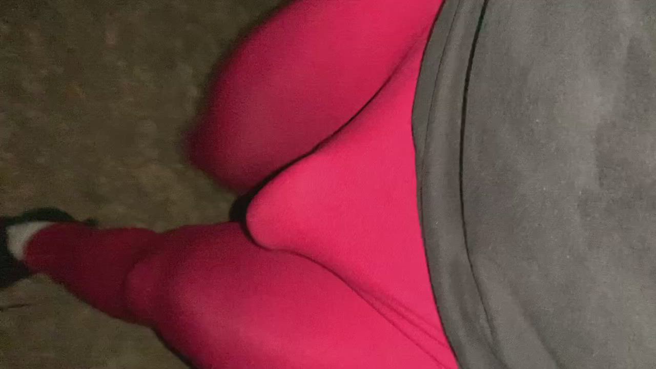 Another walk in red leggings