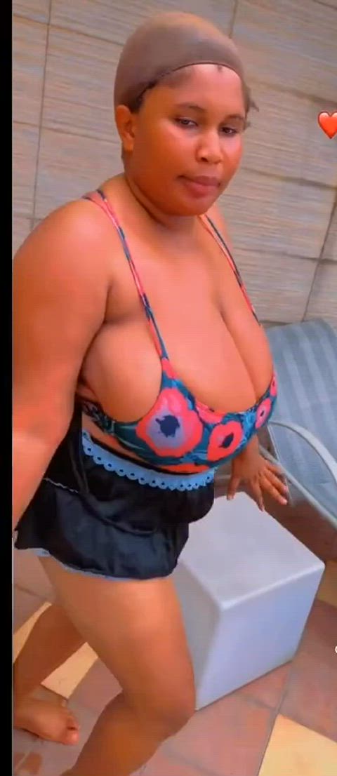 amateur big tits boobs busty ebony huge tits natural tits tits clip