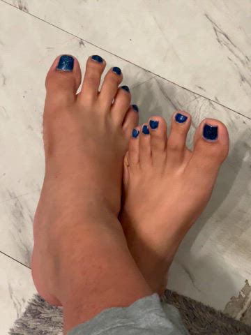 Got a new pedicure and wanted to show off