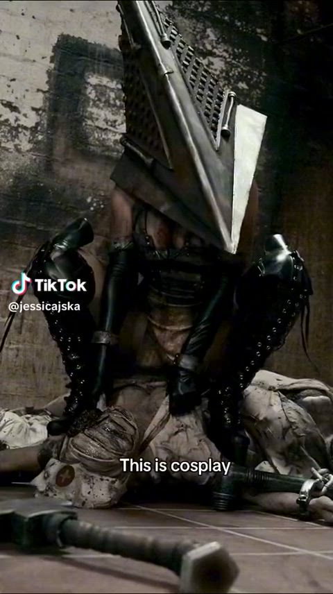 amateur big tits cosplay horror clip