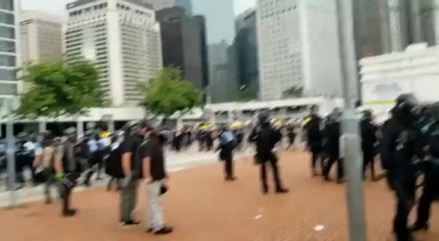 Hong Kong Police using pepper spray at point-blink distance
