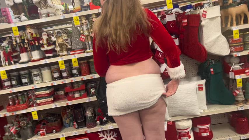 Looks like I forgot my panties to go last-minute Xmas shopping..!