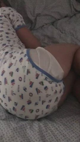 babysitter diaper mom clip