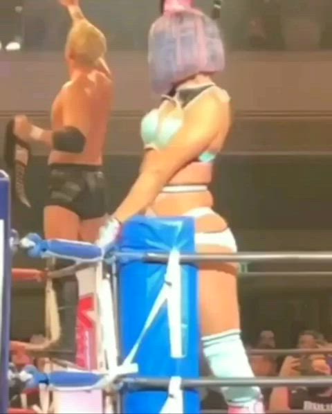 Look at this Whore Shaking Her Ass. Riding that Turnbuckle ...