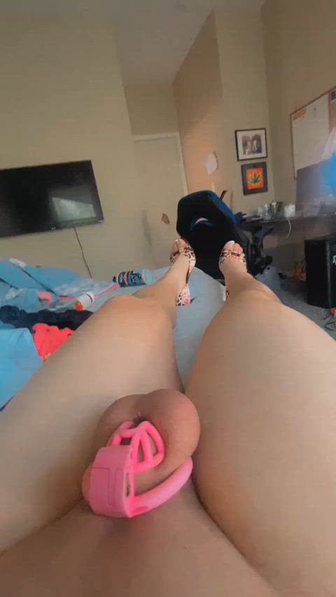 My tiny sissy clitty locked up like a good little bitch 🤏🏻🥺