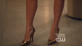 Blake Lively Blonde Dress Legs clip