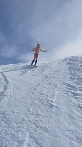 Chelsea Handler skiing topless