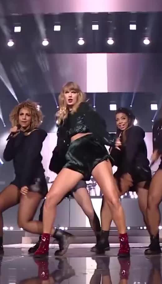 Dancing Taylor Swift clip